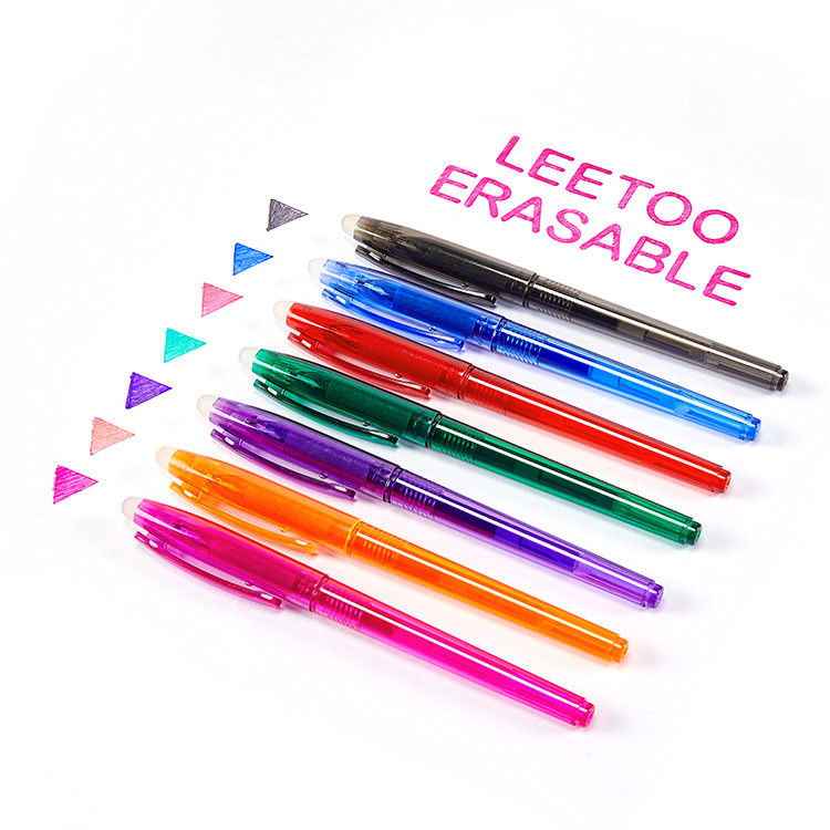 Plumas borrables del gel del multicolor con el borrador en el top